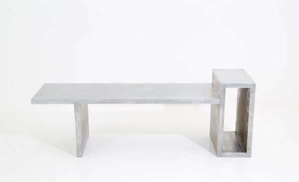 Bench in metal