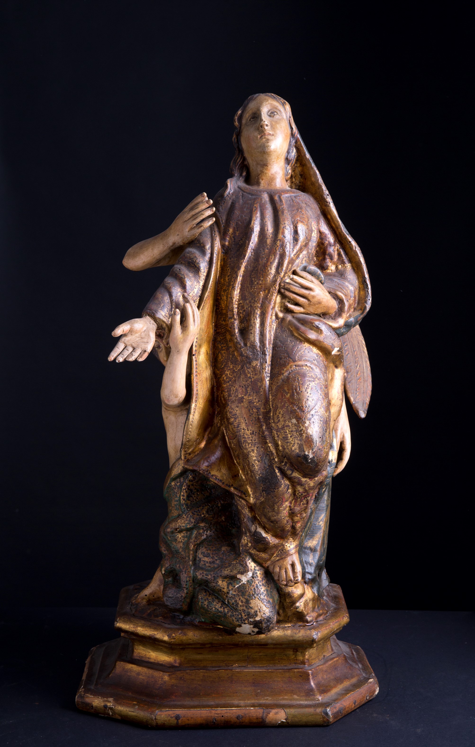 Scultura "MADONNA CON ARCANGELI"