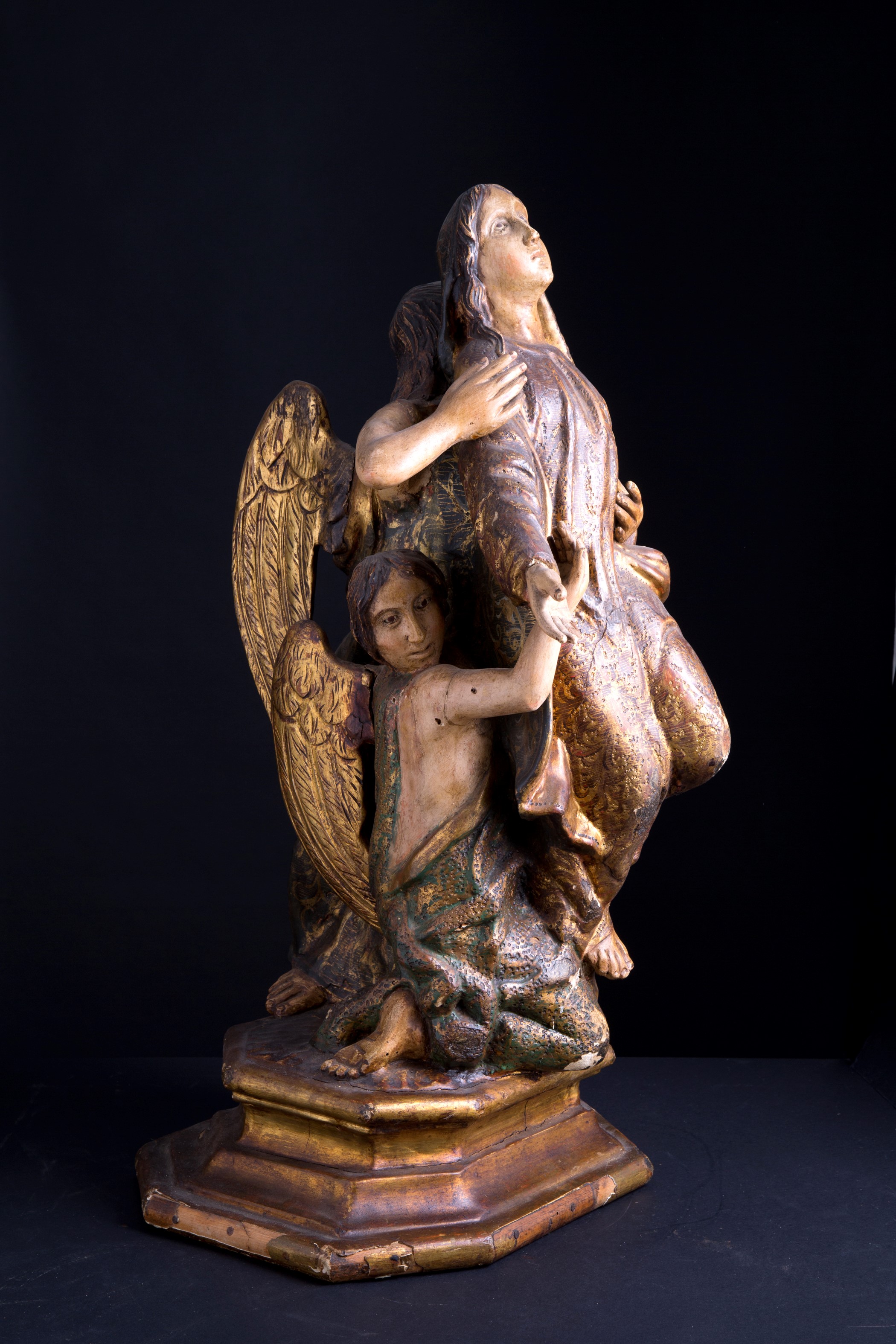 Scultura "MADONNA CON ARCANGELI"