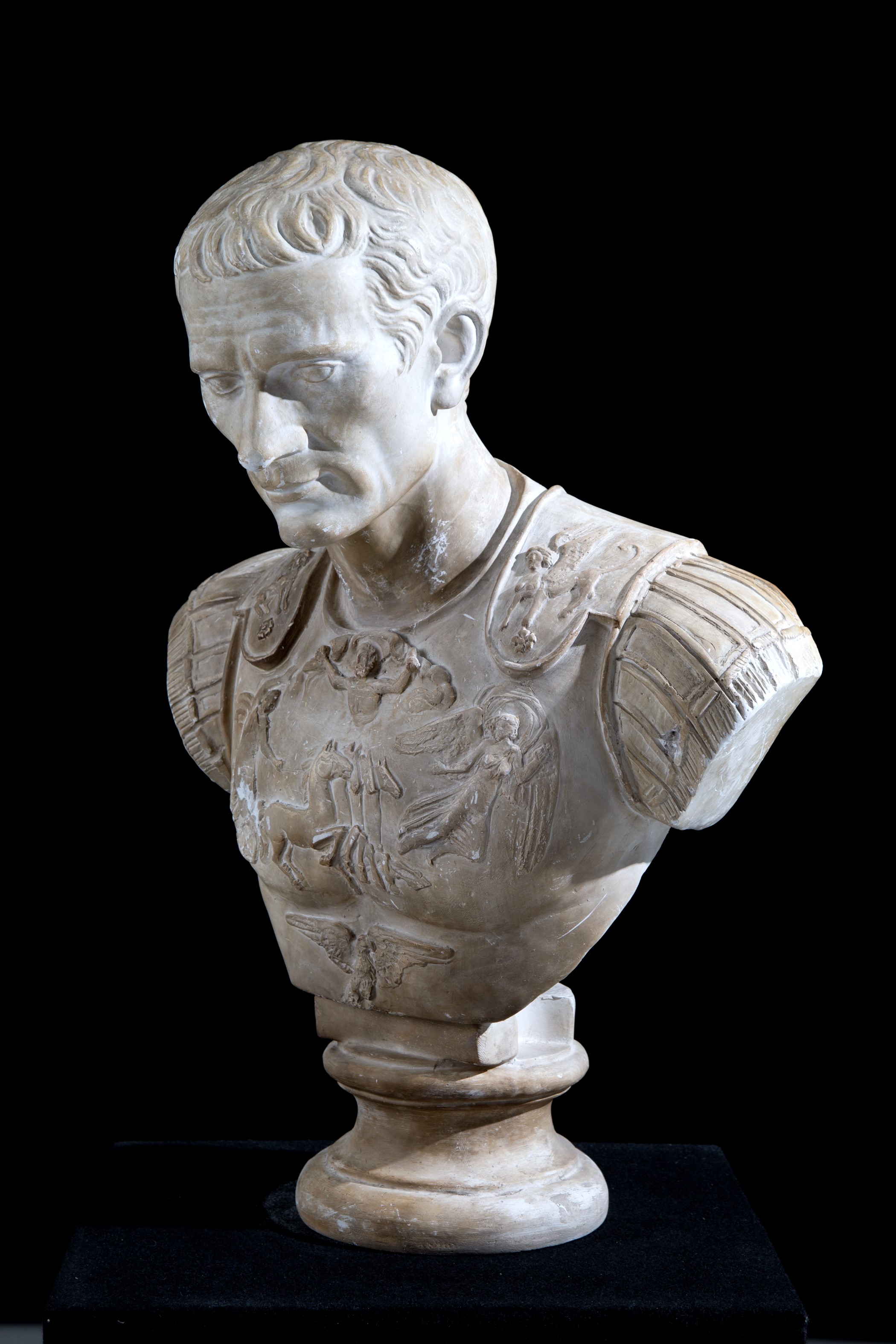 Scultura in gesso "BUSTO DI IMPERATORE"
