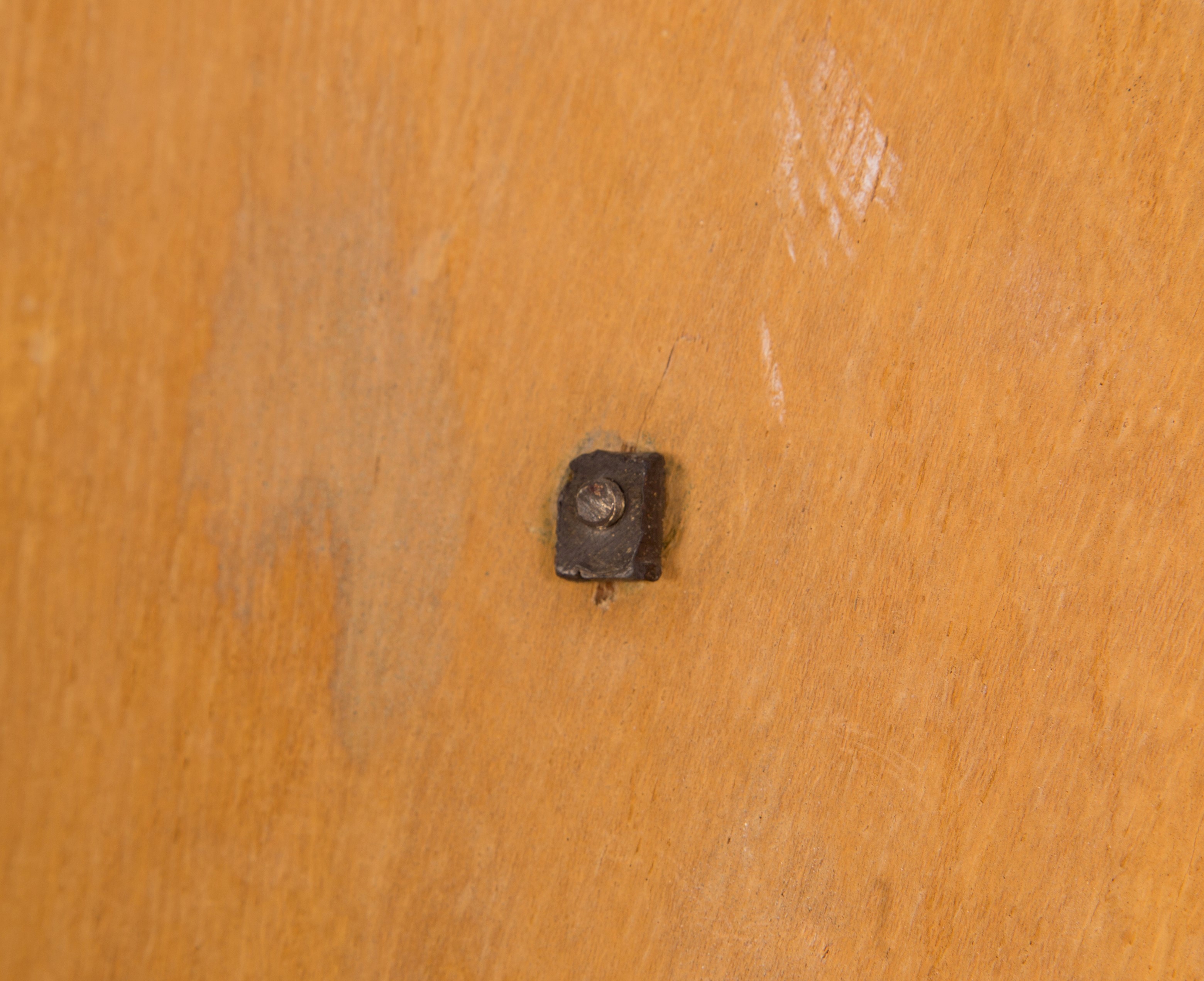 Coppia di medaglioni ovali in bronzo dorato