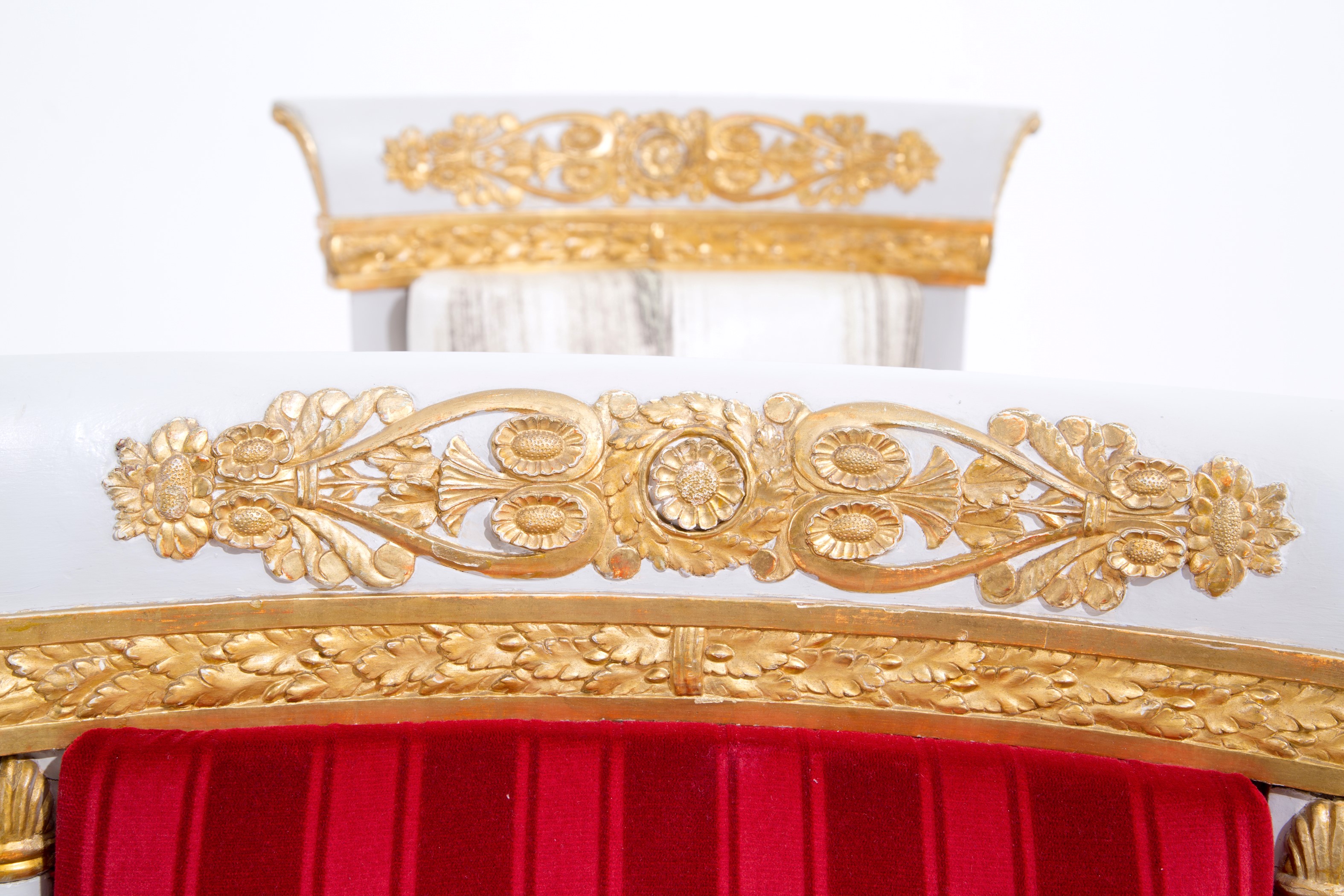 Coppia di poltrone e due sedie