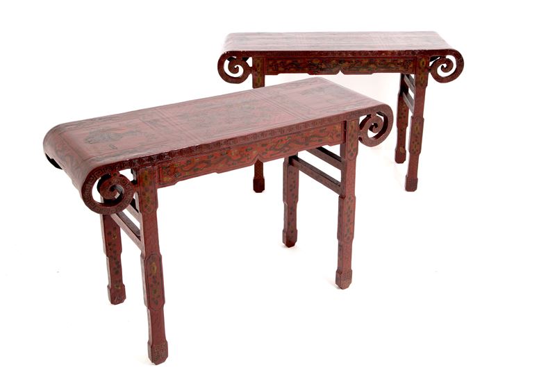 Coppia di consolle da centro