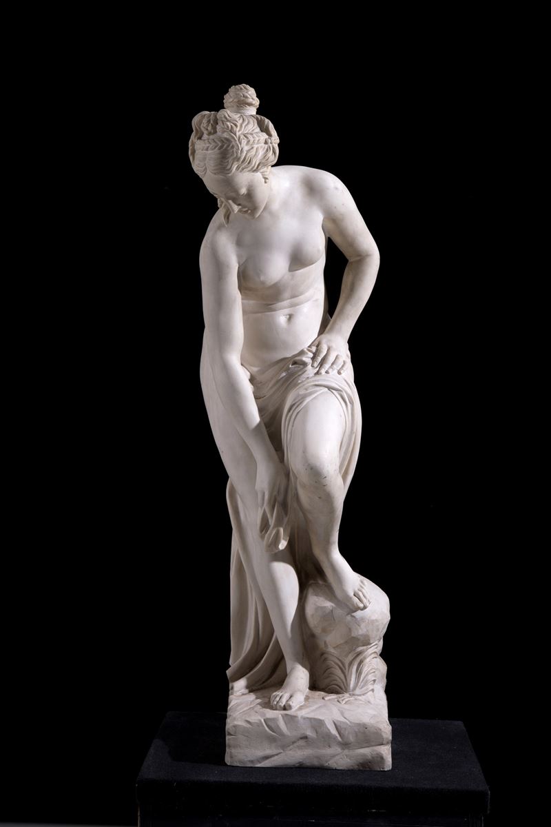 Scultura in pasta di marmo "VENERE AL BAGNO"