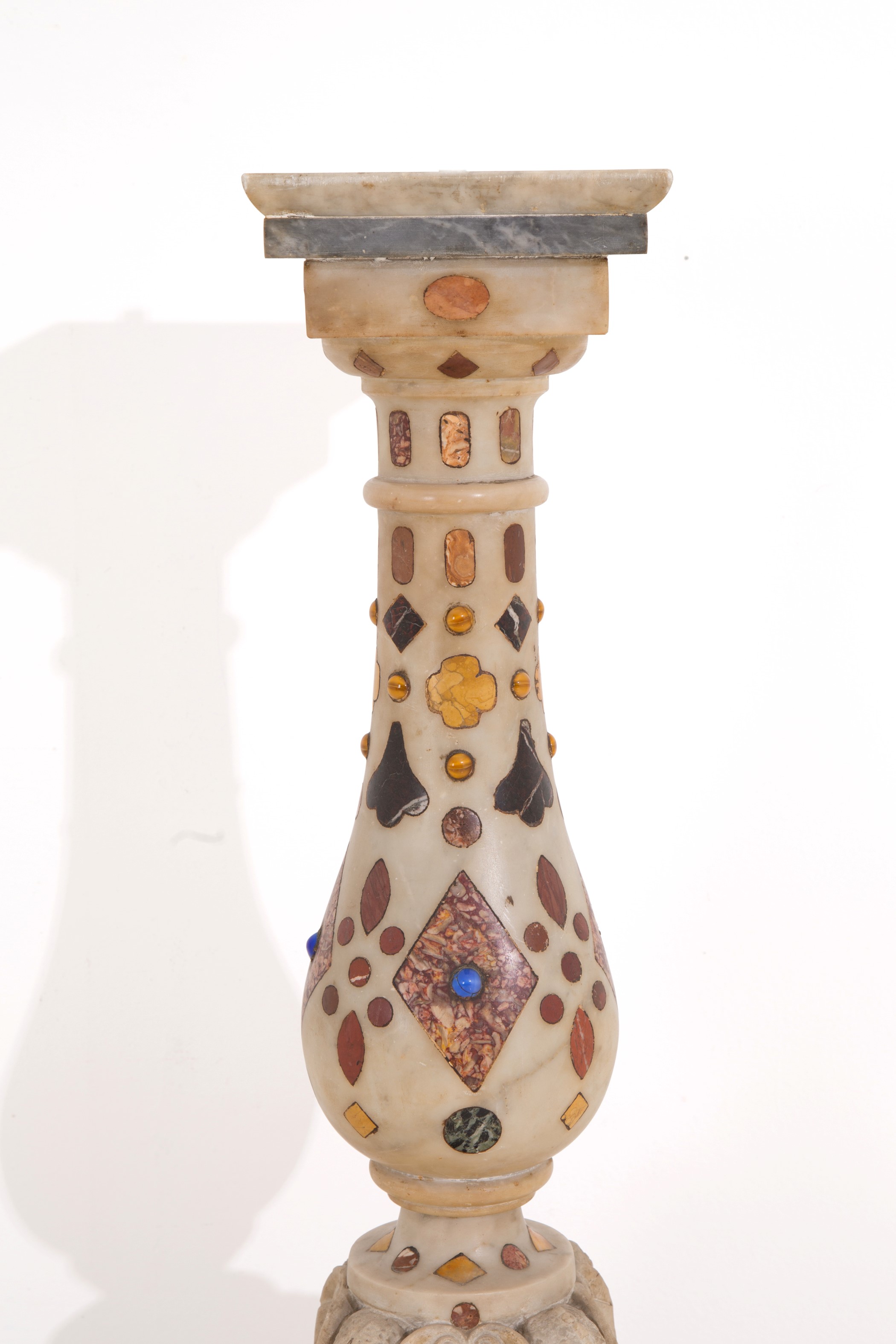 Colonna in marmo e pietre dure