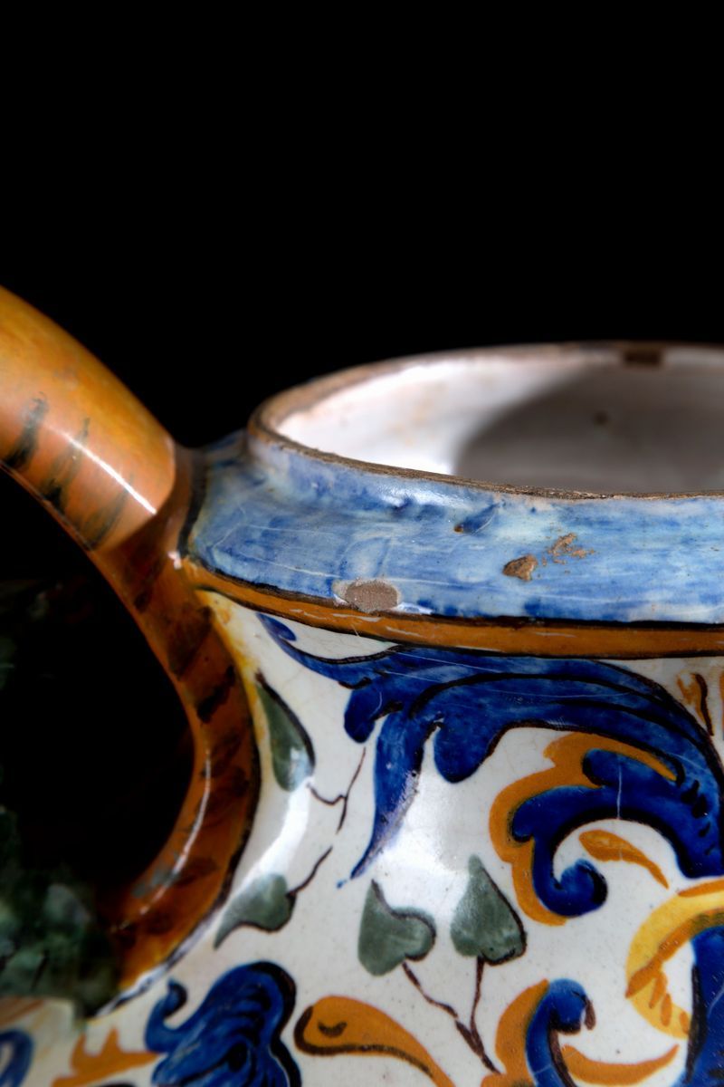 Vaso in ceramica dipinta