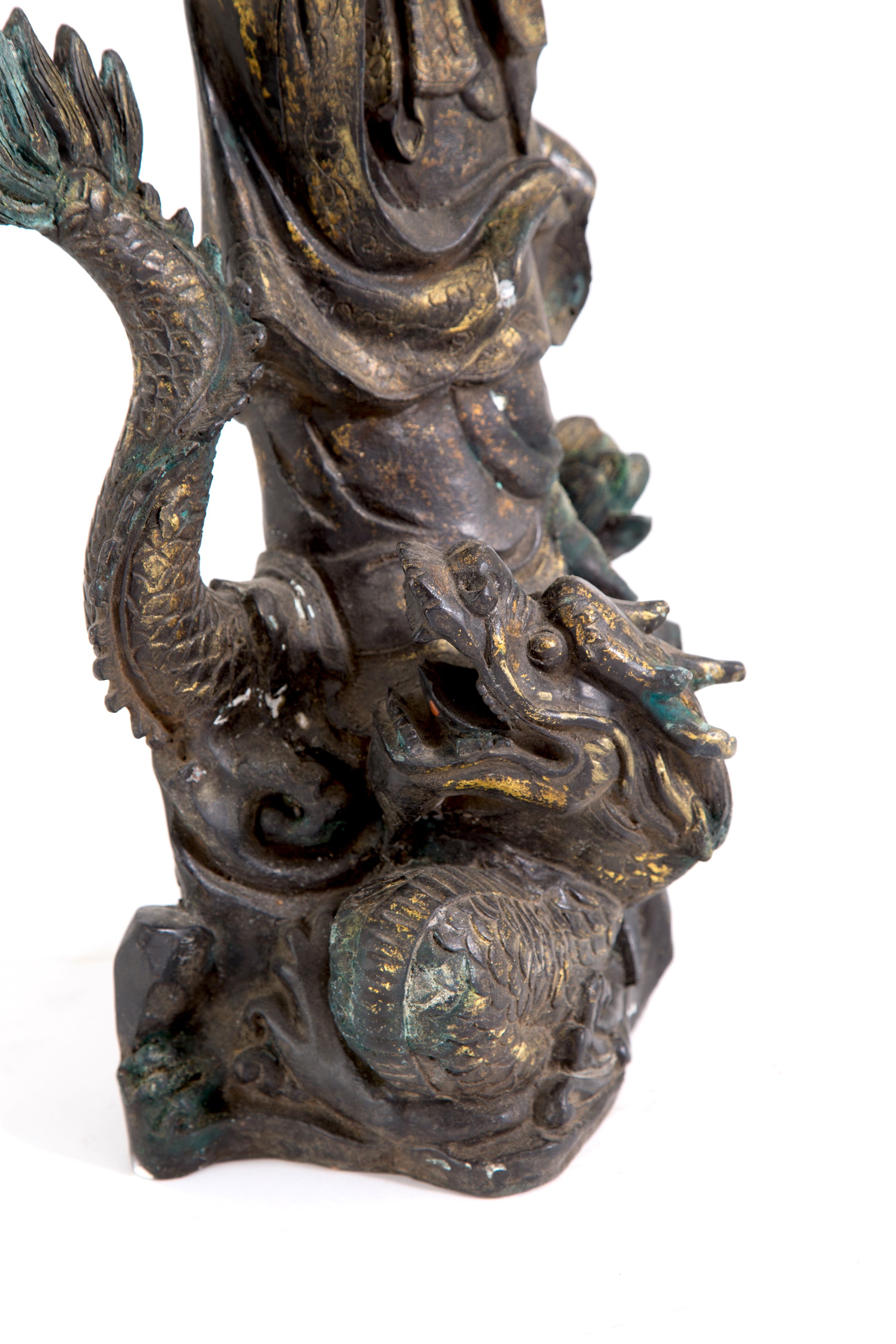 Scultura in bronzo "GUANYN SU UN DRAGO"