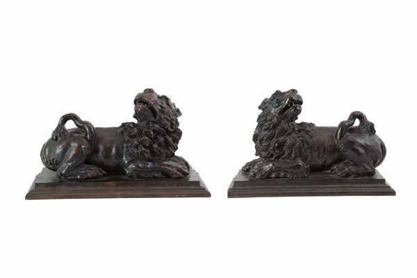Coppia di sculture in bronzo "LEONI"
