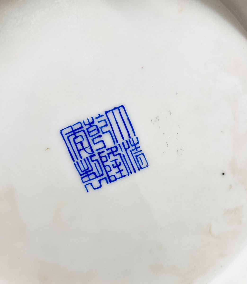 Coppia di vasi a fondo giallo