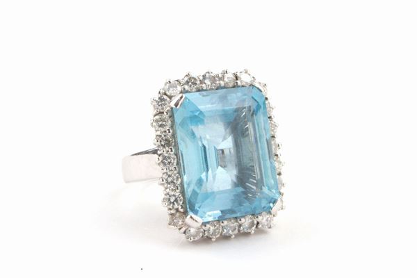 Ring with aquamarine and diamonds