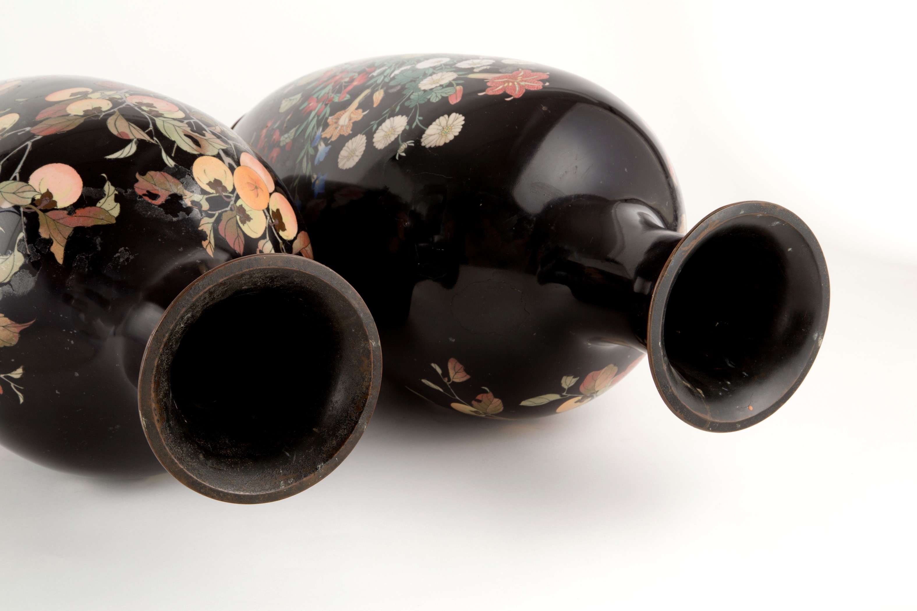 Coppia di vasi cloisonné