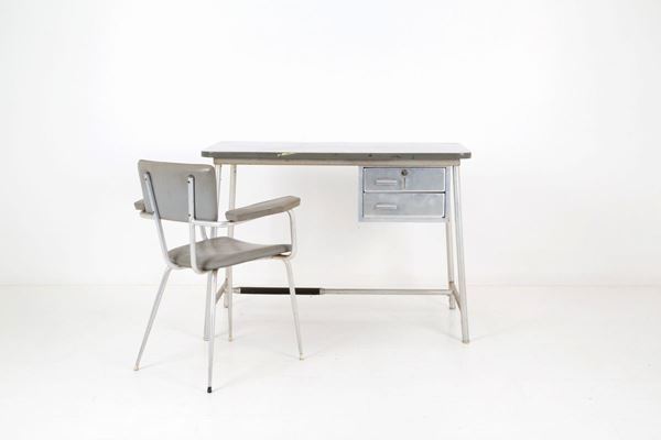 Scrivania con poltroncina in acciaio e sky