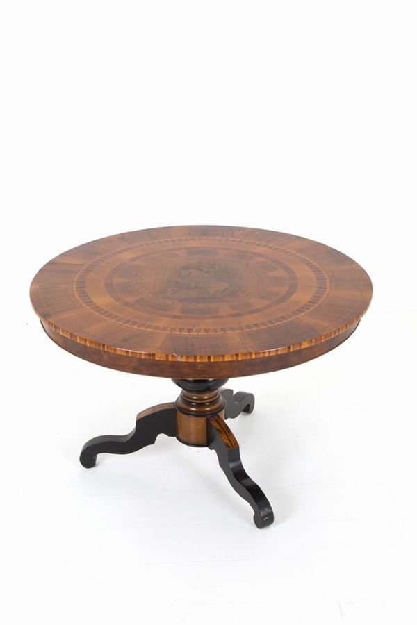 Round sail table