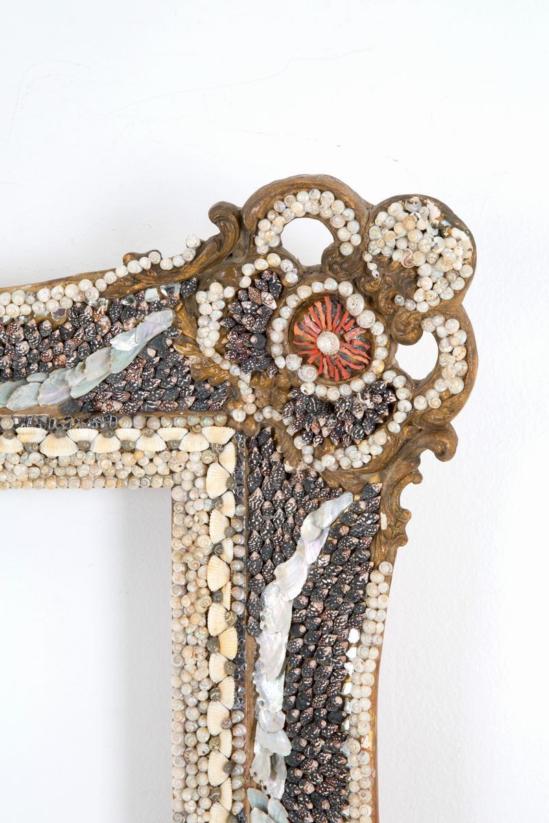 Cornice Decorata con Conchiglie