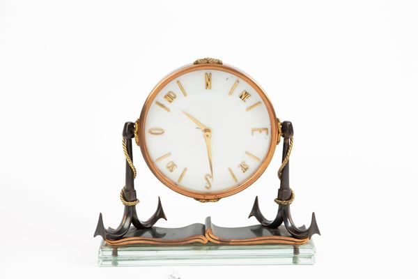 Clock supported by two anchors