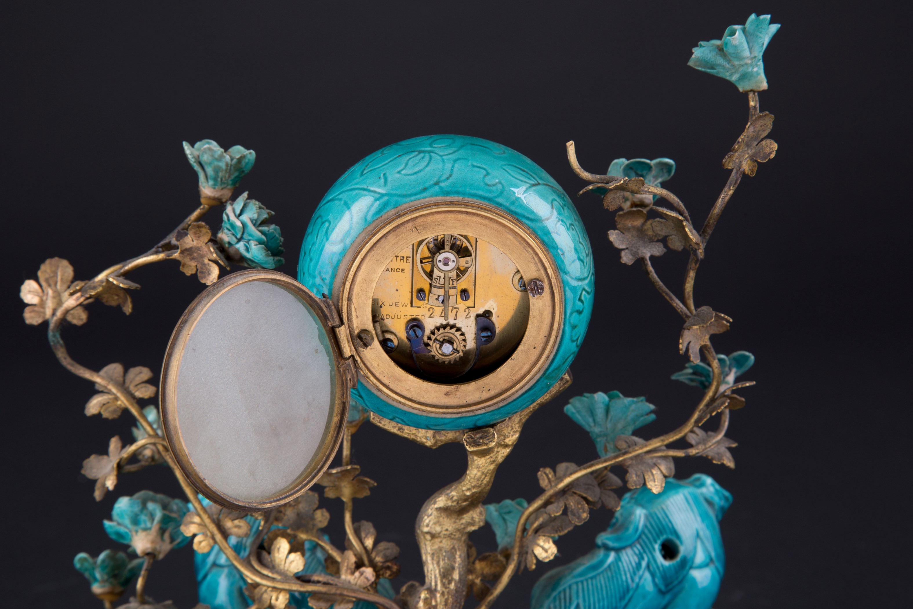 Orologio in bronzo e porcellana