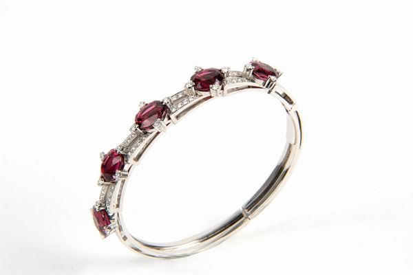 Bracciale in oro bianco con diamanti e tormaline
