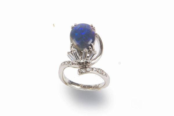 Anello in oro bianco con diamanti e opale blu