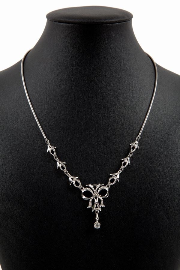 Collana nodo d'amore in oro e diamanti