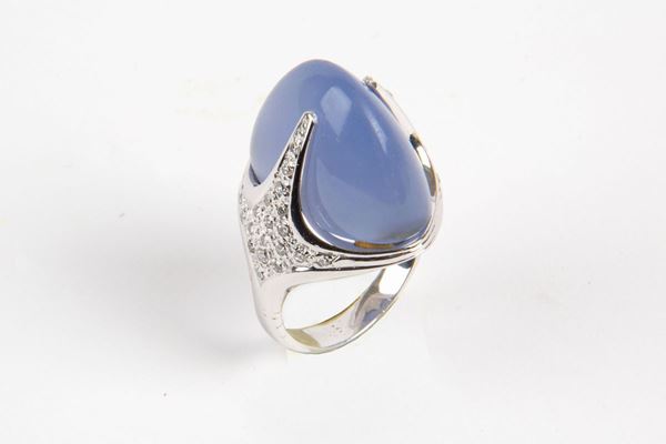 White gold ring with diamonds and cabochon chalcedony