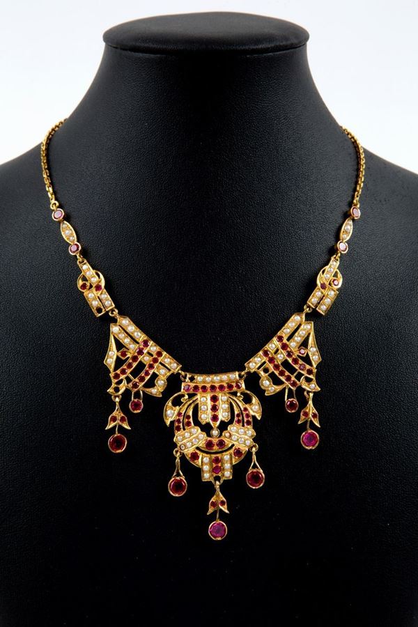 Collana in oro con perle e rubini