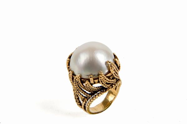Anello in oro giallo con perla