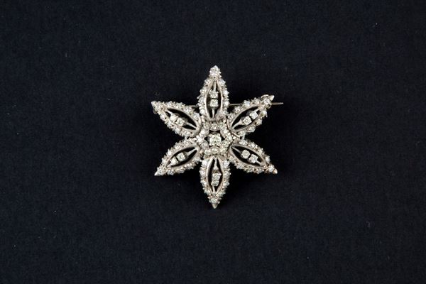 Brooch in silver and diamonds