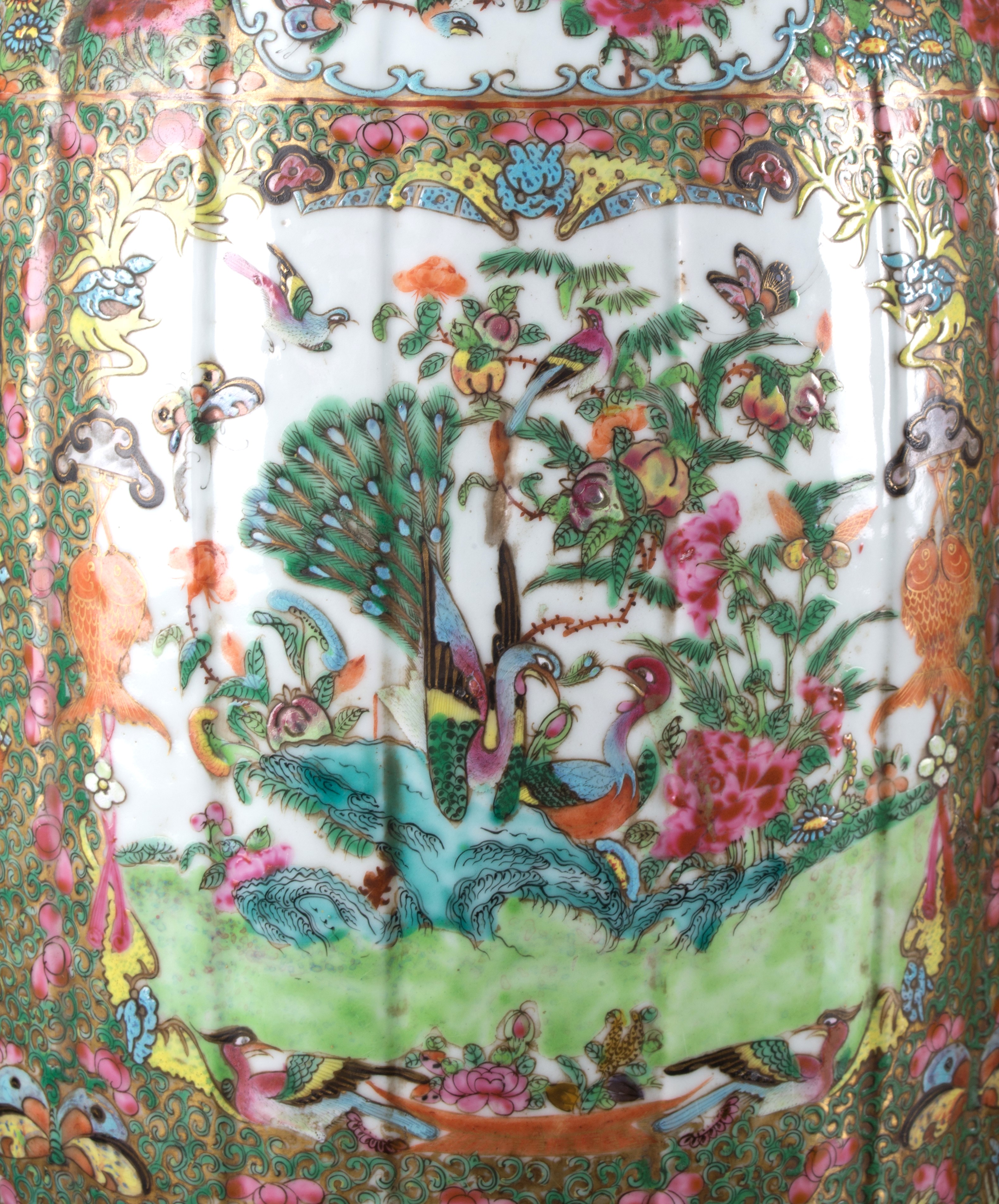 Coppia di vasi con basi in bronzo