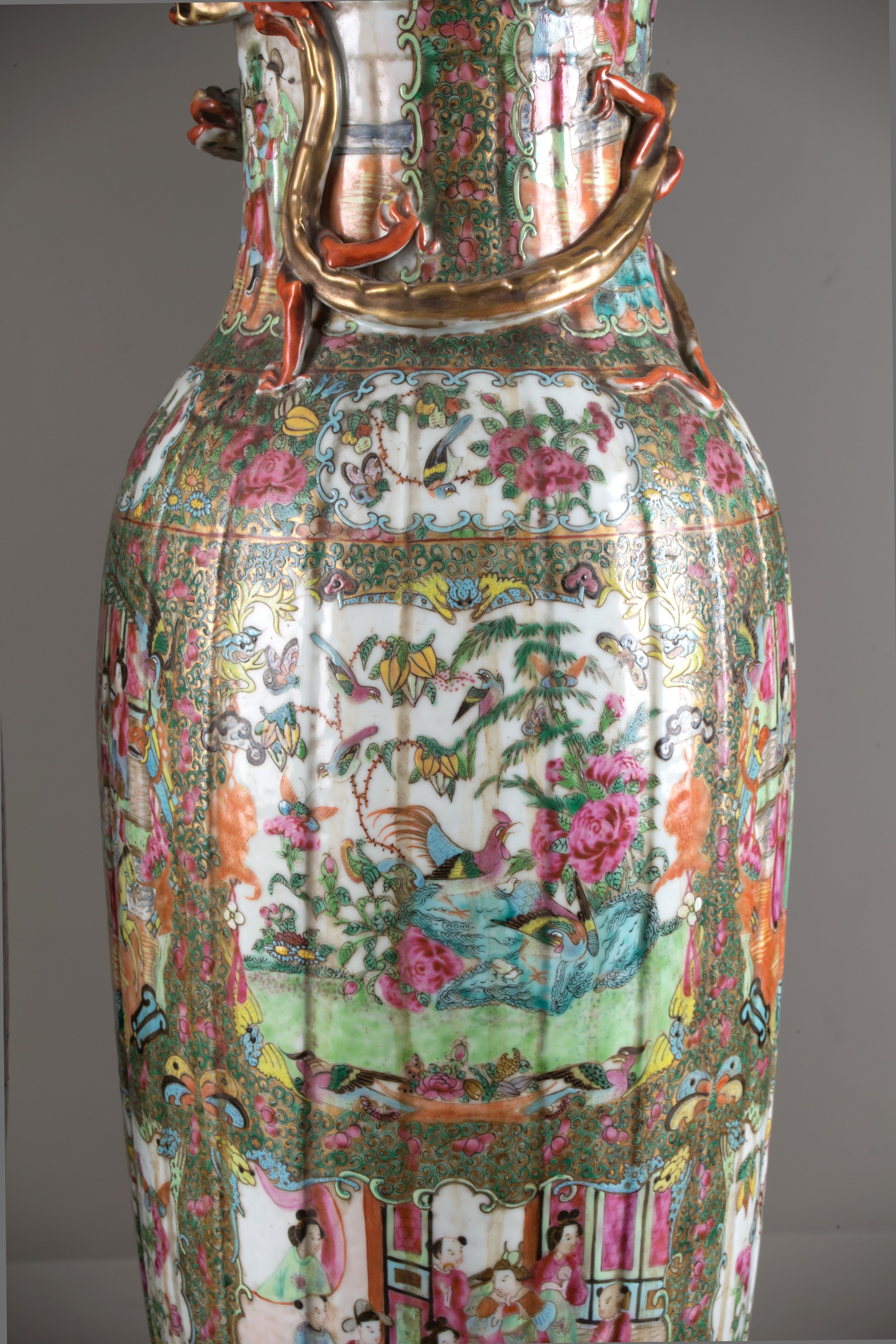 Coppia di vasi con basi in bronzo