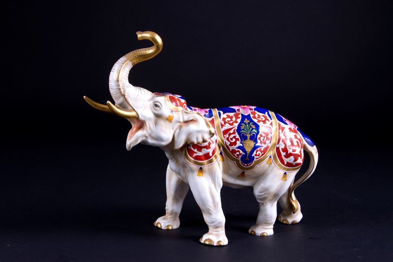 Statuetta "ELEFANTE". CAPODIMONTE