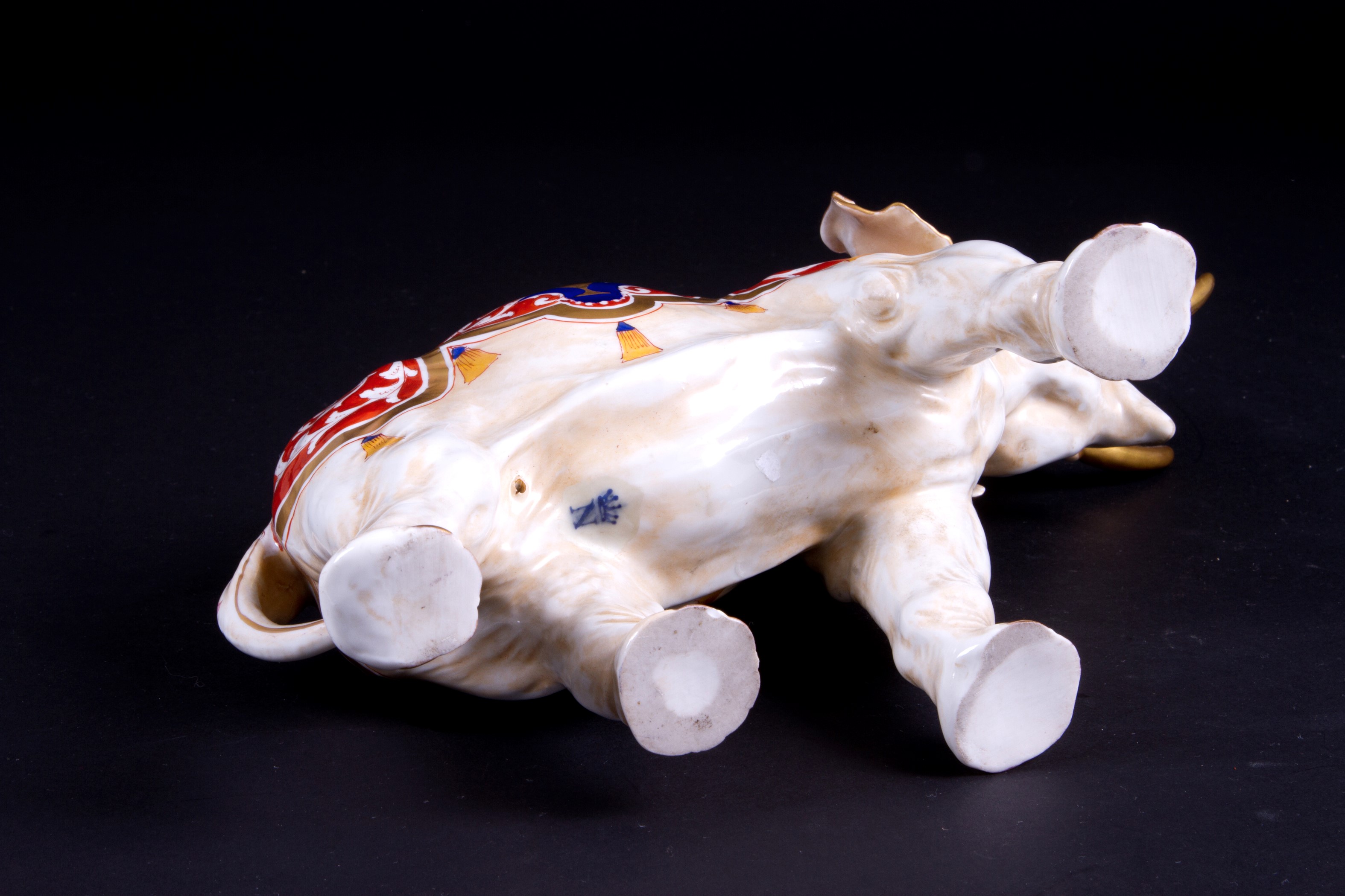 Statuetta "ELEFANTE". CAPODIMONTE