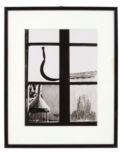 "finestra con Gabbia e Imbuto, 1955"