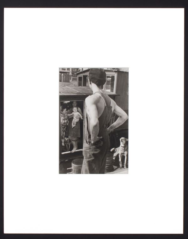 HENRI-CARTIER BRESSON : "MARINIERS A QUAI SUR LES BORDS DE LA SEINE, 1962"  - Asta EYE TOOLS - ASTA DI FOTOGRAFIA - Viscontea Casa d'Aste
