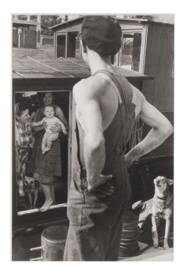 HENRI CARTIER-BRESSON - "MARINIERS A QUAI SUR LES BORDS DE LA SEINE, 1962"