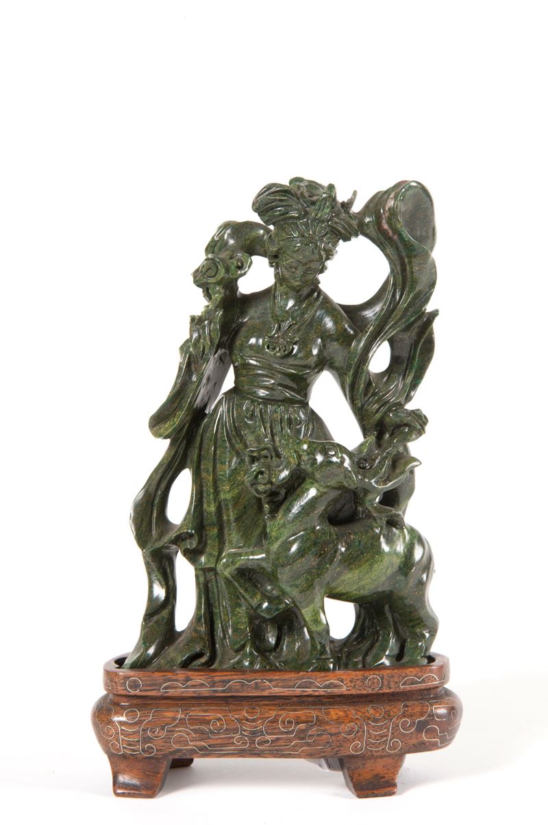Scultura "FIGURA FEMMINILE CON CERVO"