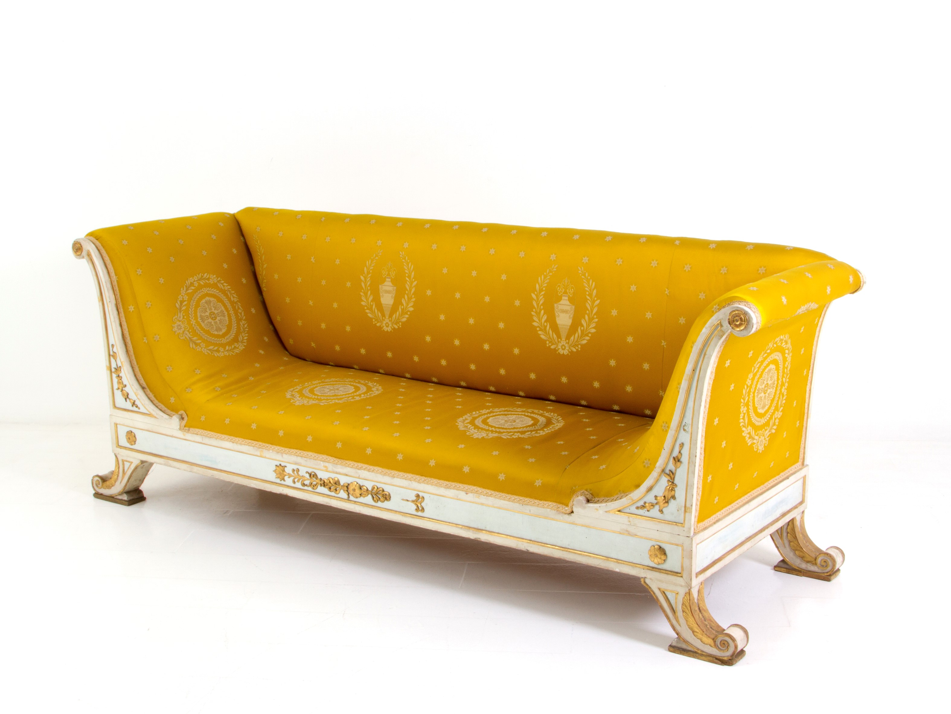 Divano a corbeille in legno