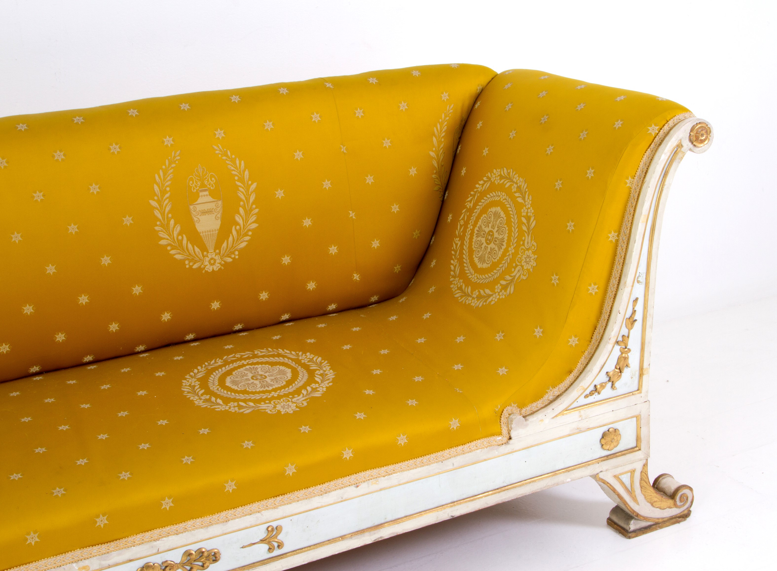 Divano a corbeille in legno