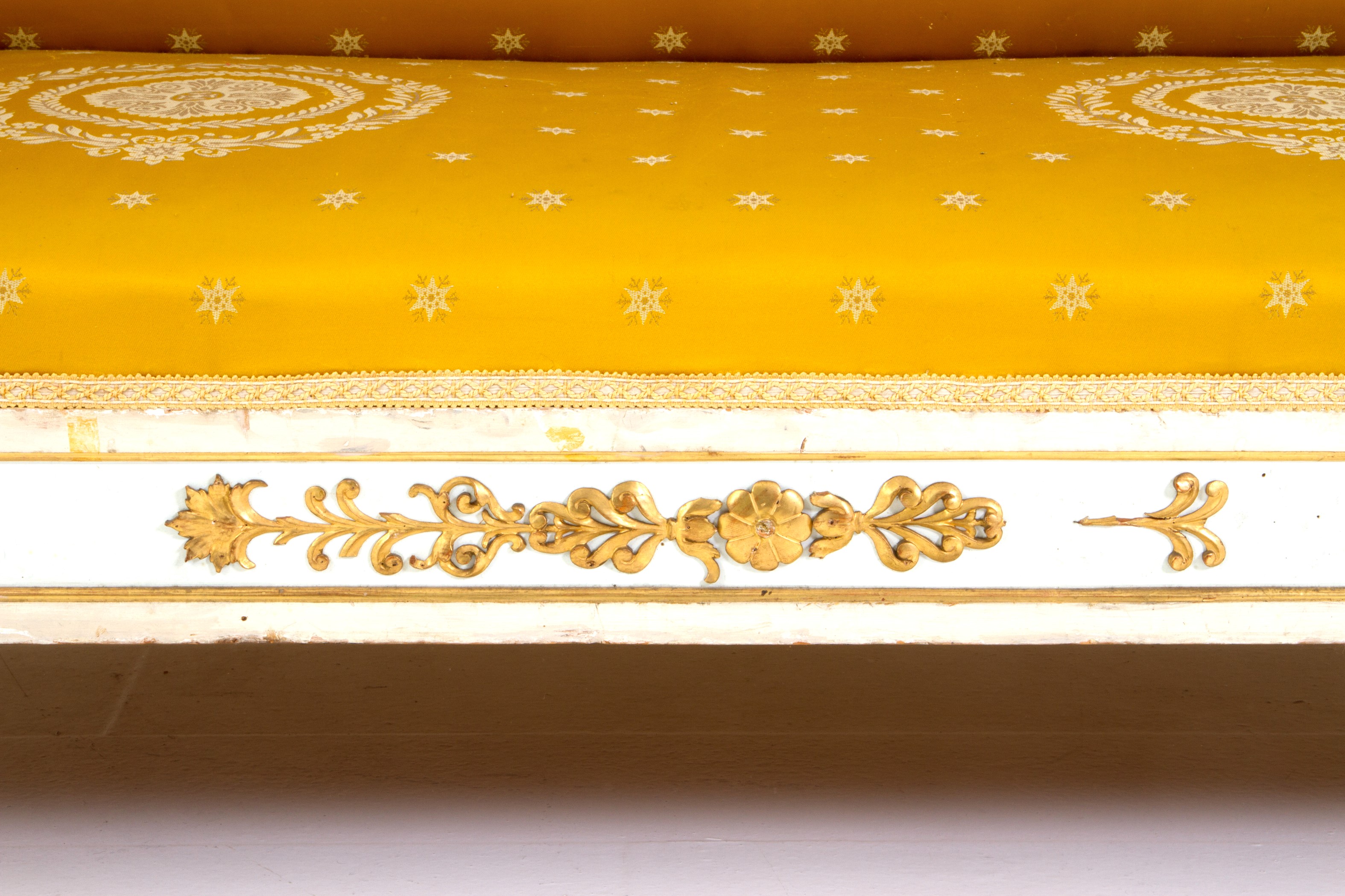 Divano a corbeille in legno