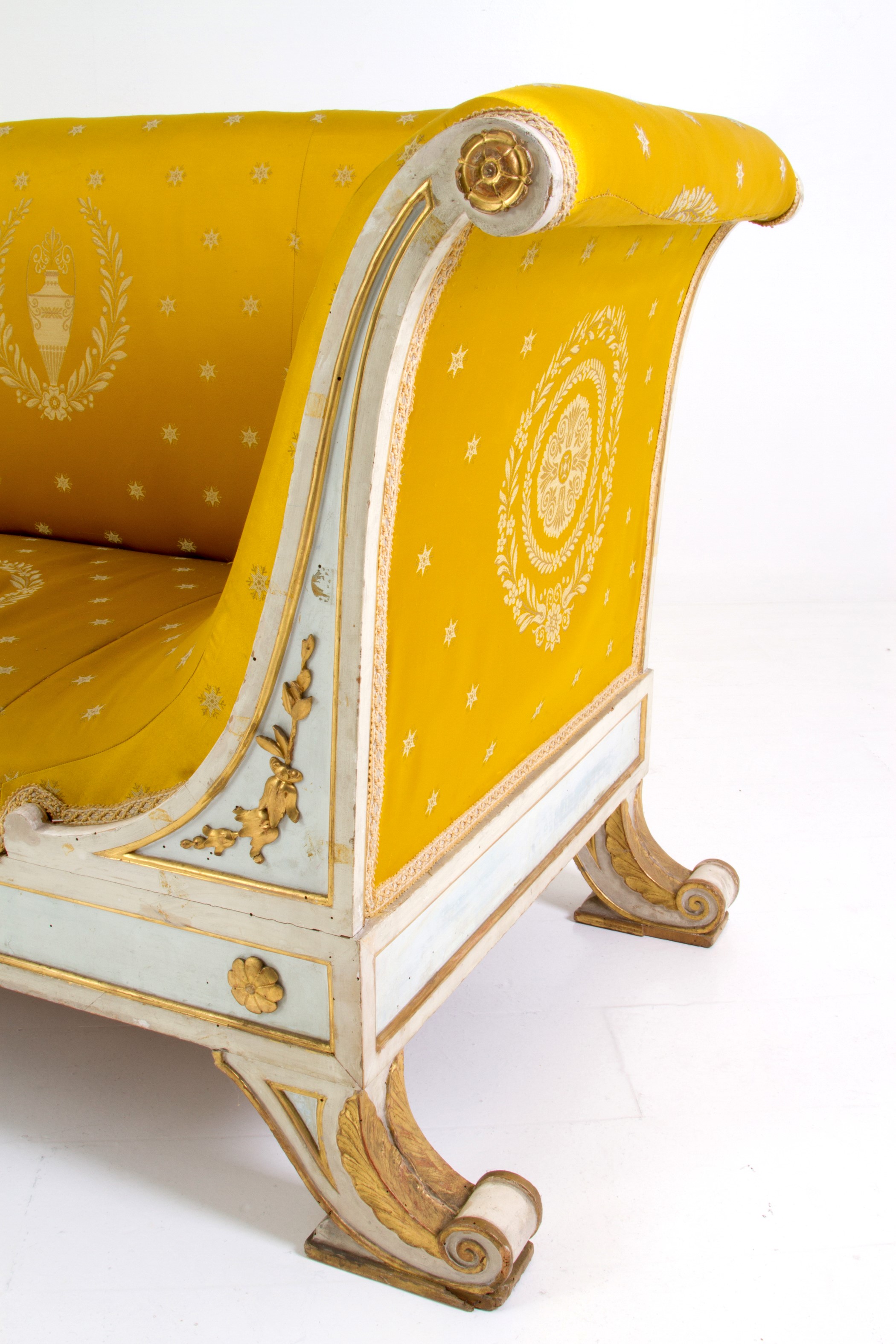 Divano a corbeille in legno