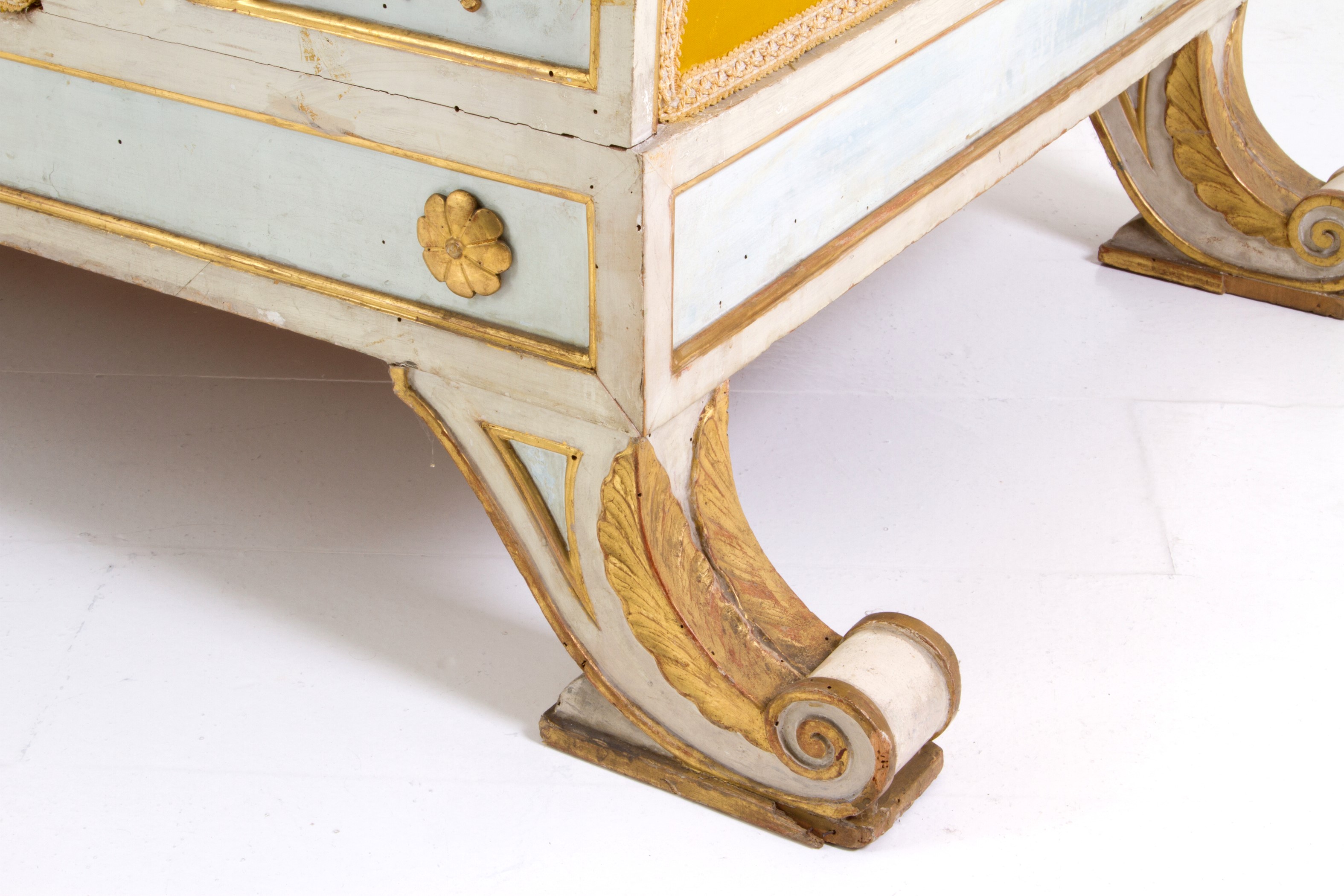 Divano a corbeille in legno