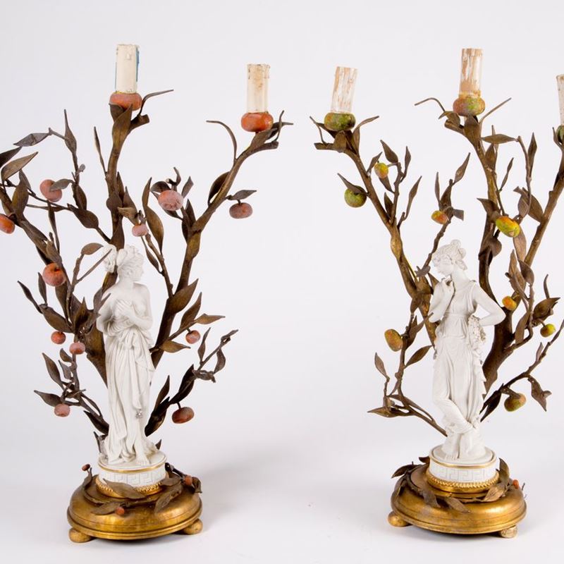 Coppia di candelabri in bronzo