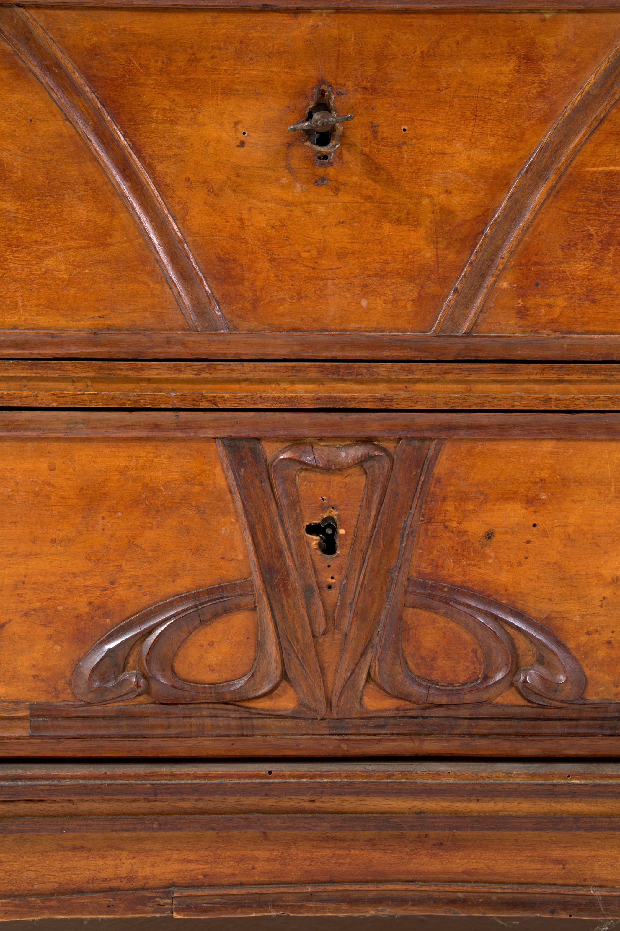 Comò con piano in marmo