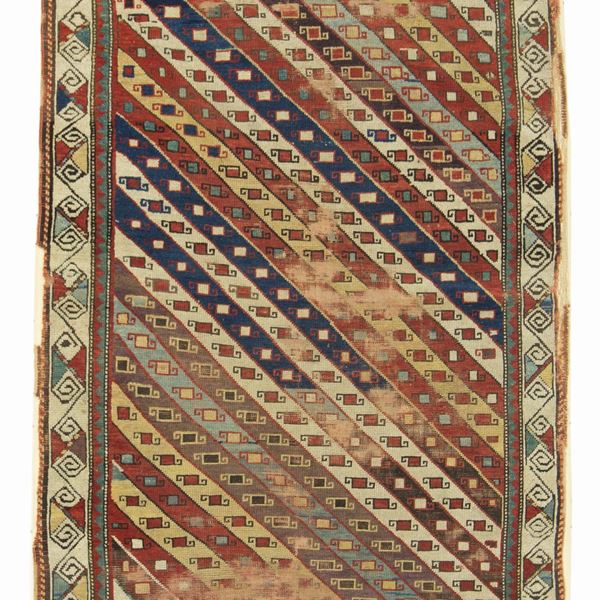 Ghendjè carpet with diagonal band design. Caucasus  - Auction MILANO DECOR - Antiques, Fine Art,  Carpets, Photographs & Design Auction (n. 92) - Viscontea Casa d'Aste