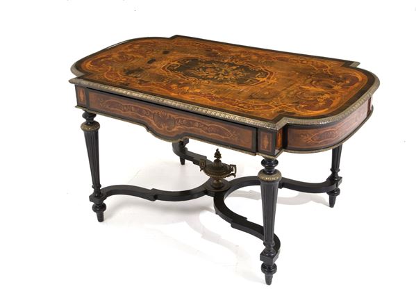 Center table in wood