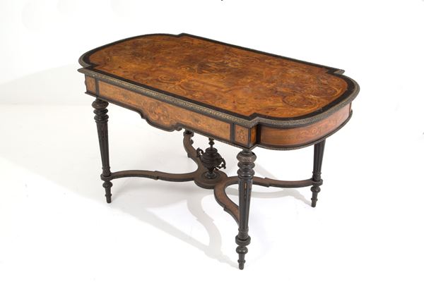 Center table in wood