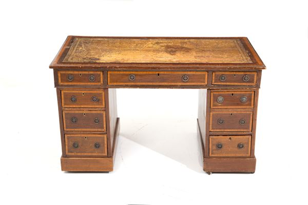 Scrivania in legno filettato