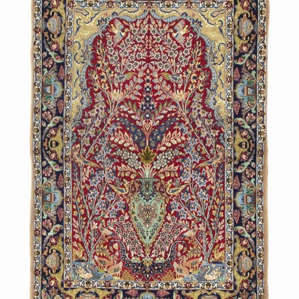 Isfahan carpet in wool and silk. Persia