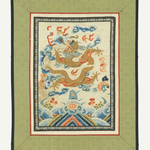 * Fabric in silk and golden thread. China