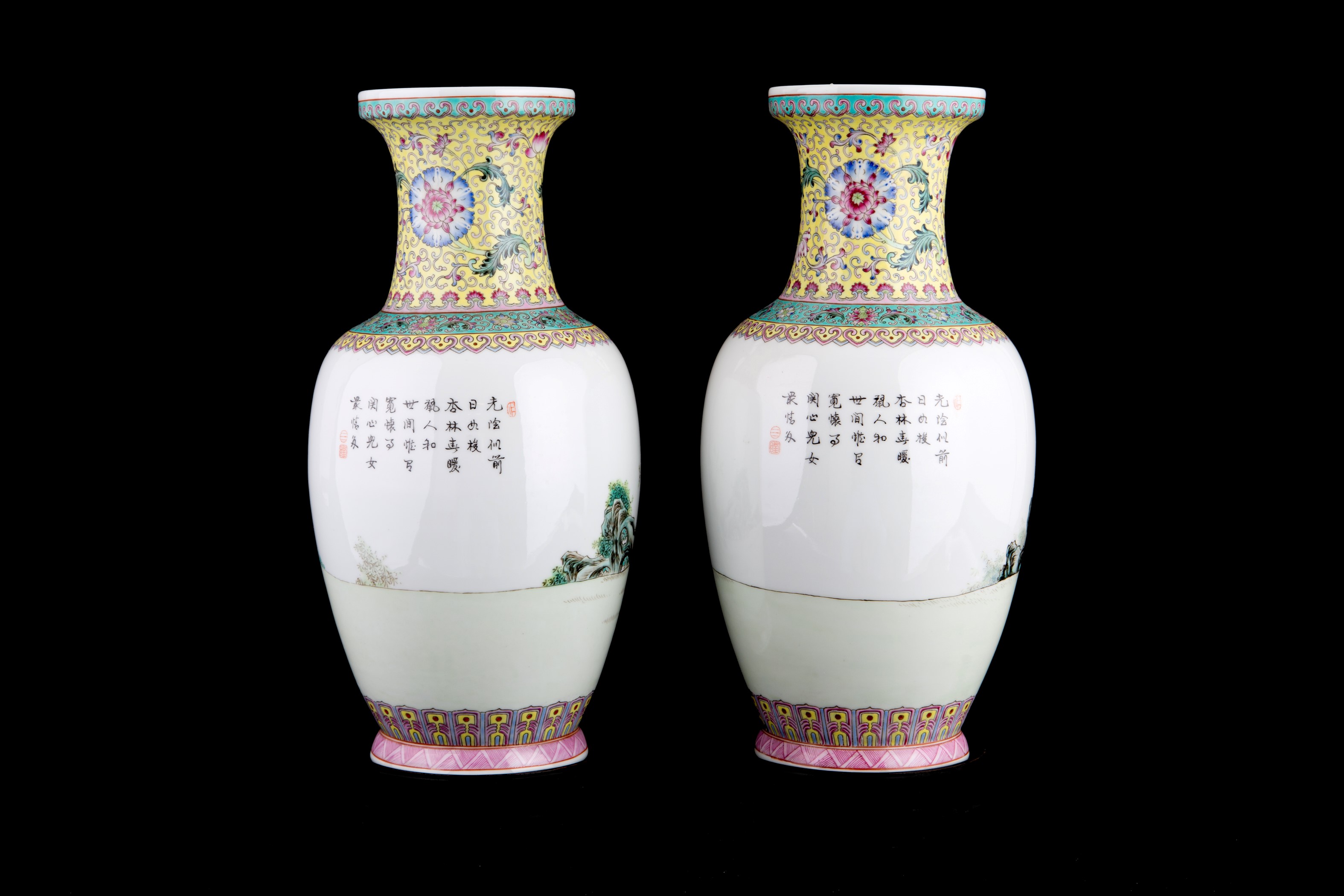 Coppia di vasi in porcellana