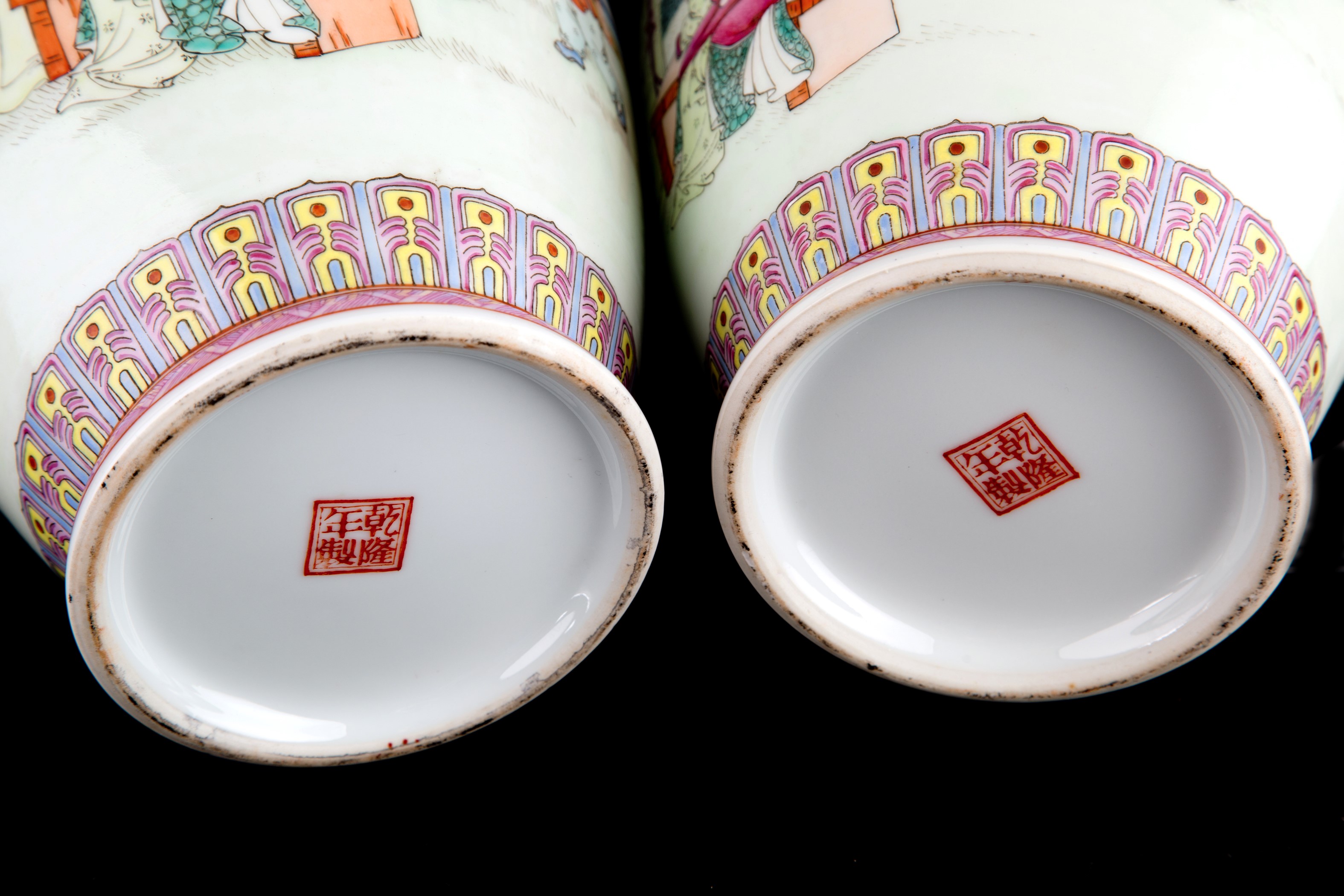 Coppia di vasi in porcellana